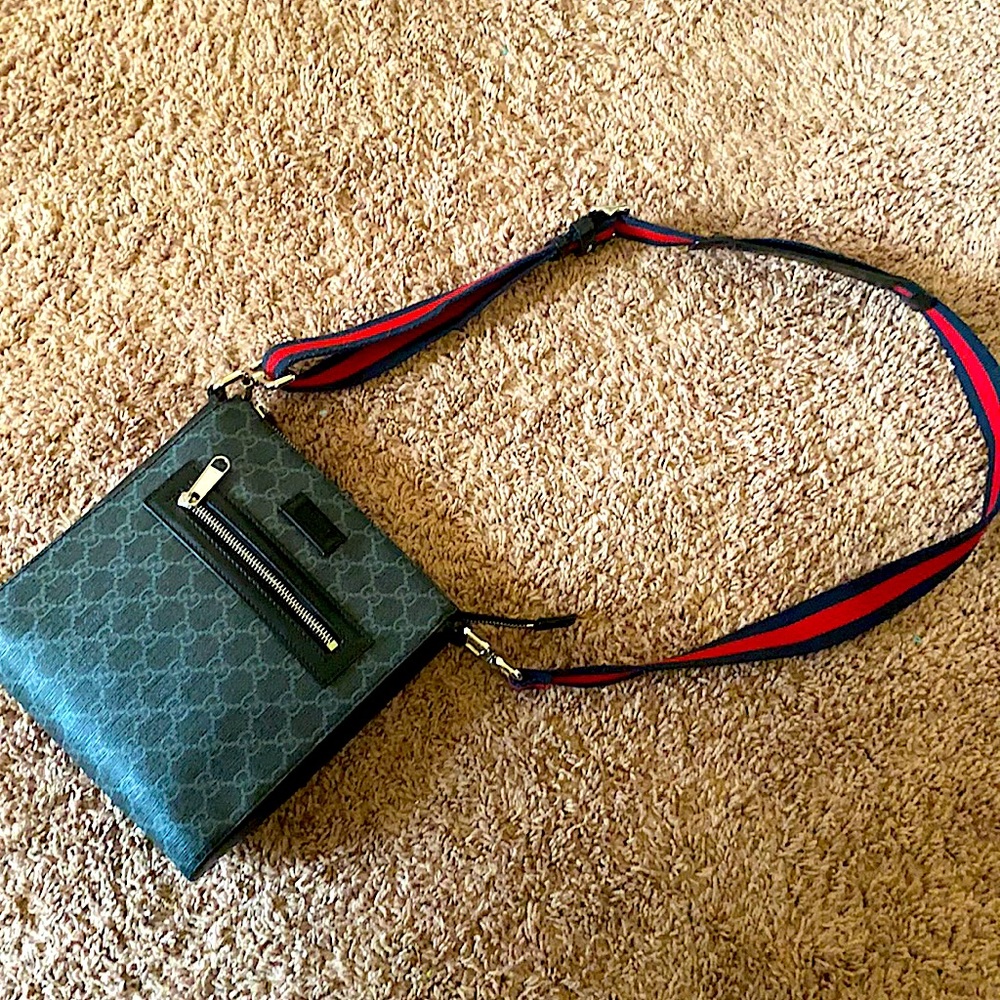 Gucci Messenger Pouch
